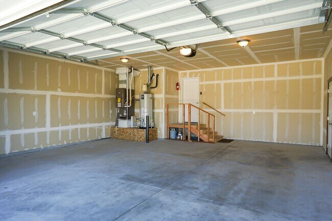 Building Photo - Great home just outside of Post Falls