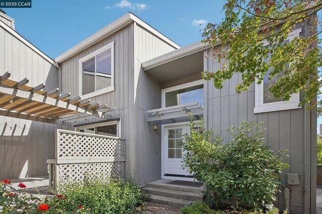 Building Photo - 119 Cypress Point Way