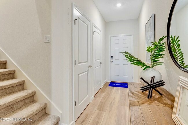 Building Photo - 567 Holly Lks Dr