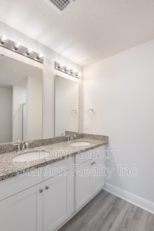 Building Photo - 8706 Meadow Flower Ln