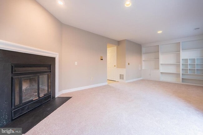 Building Photo - 3554 S George Mason Dr