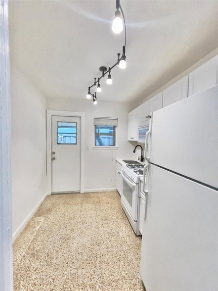 Building Photo - 1614 NE 7th St