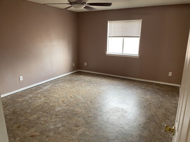 Building Photo - 729 Linda Johnson Ave