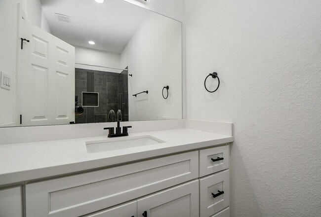 Building Photo - 9734 Pelsey St