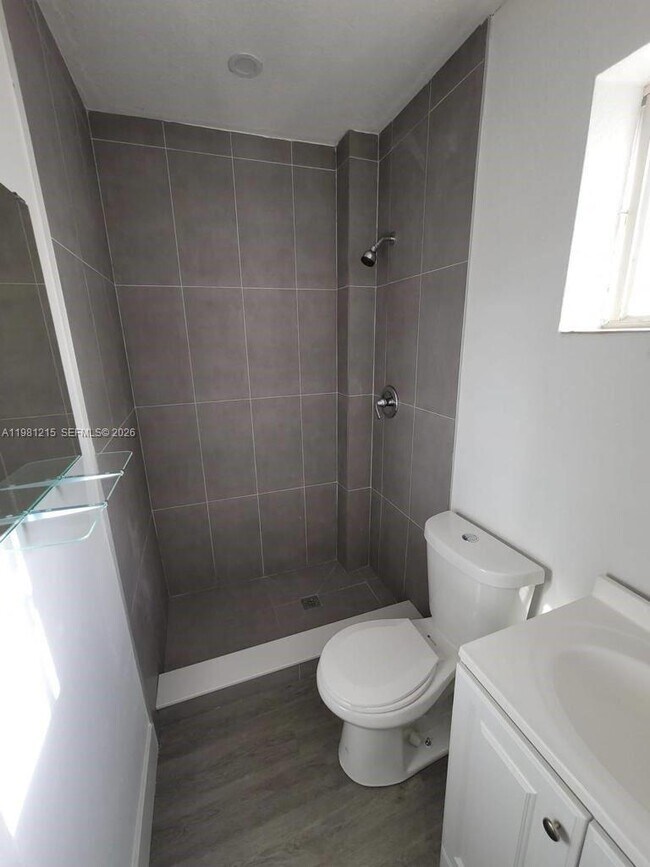 Building Photo - 734 SW 4th St