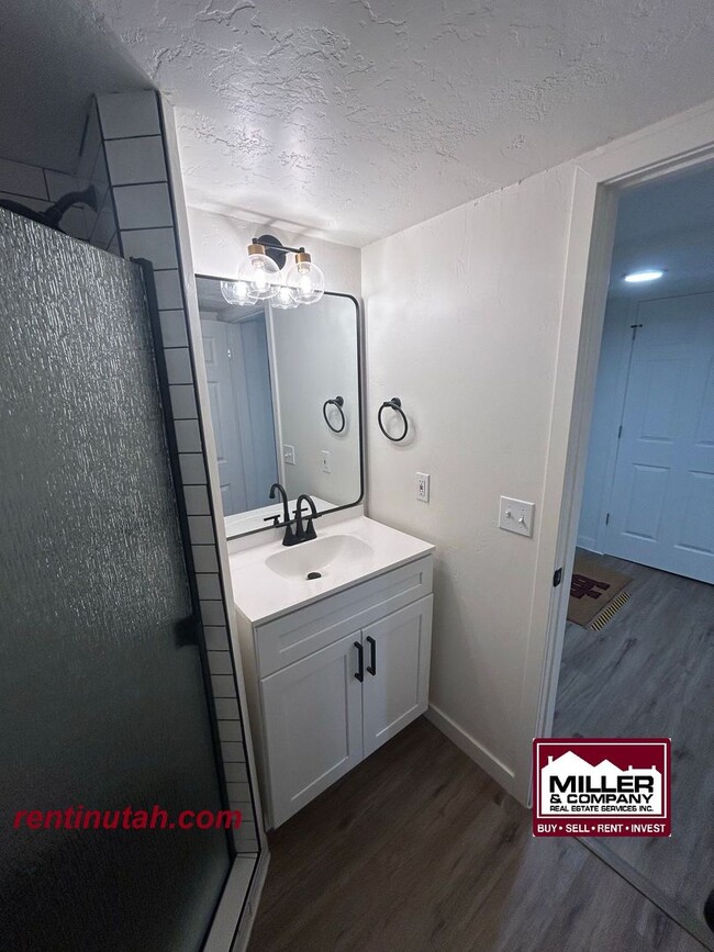 Building Photo - Beautifully Remodeled Mother-in-law Apt. i...