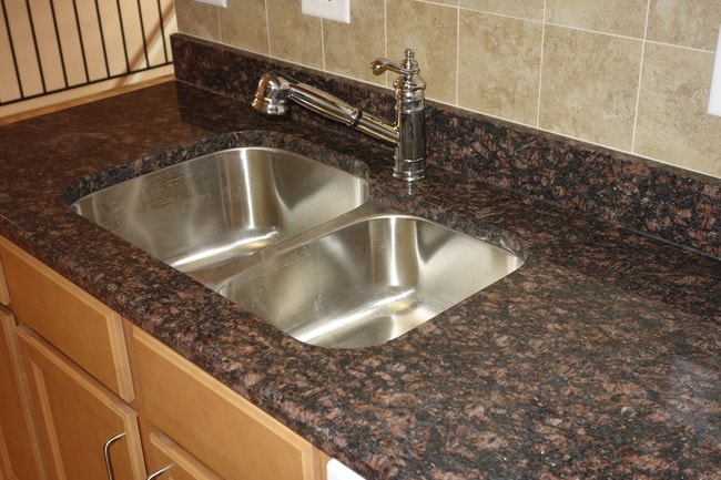 Building Photo - 300 Meadow Ct