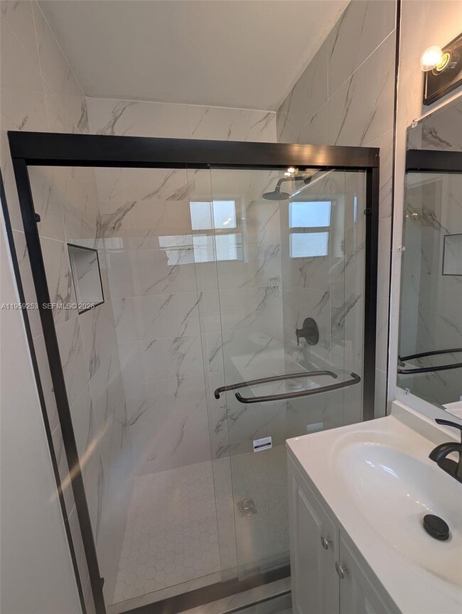 Building Photo - 517 S 19th Ave