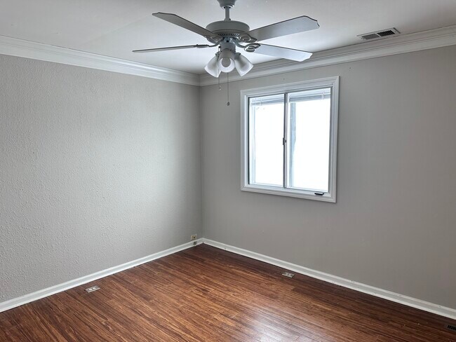 Building Photo - 2856 Evergreen Ln