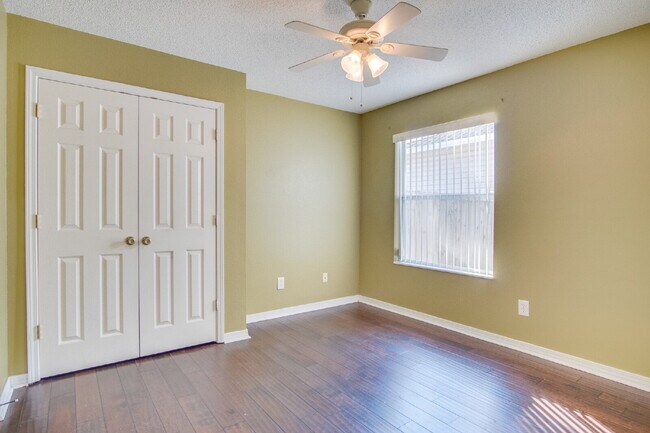 Building Photo - Spacious 3BR with Sunroom & Eat-In Kitchen – Holsberry Estates