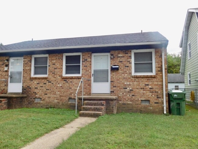 Building Photo - 810 E Poythress St