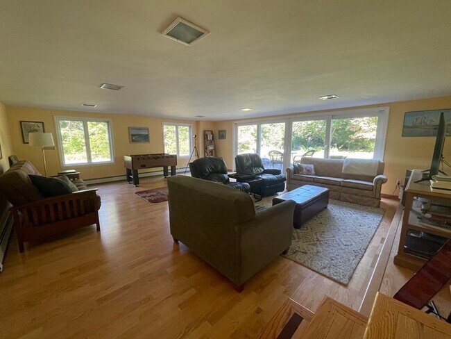 Building Photo - 39 Oriole Dr