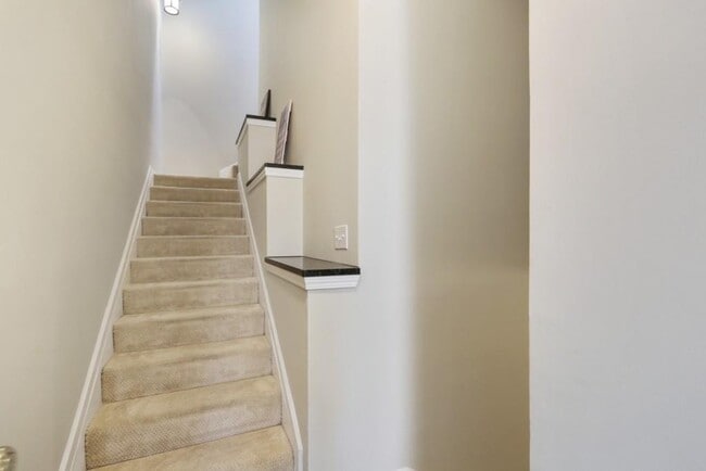 Building Photo - 4246 River Green Dr NW