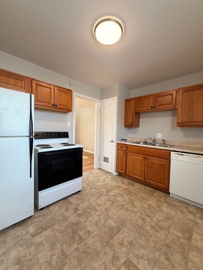 Building Photo - 1422 E Buena Ventura St