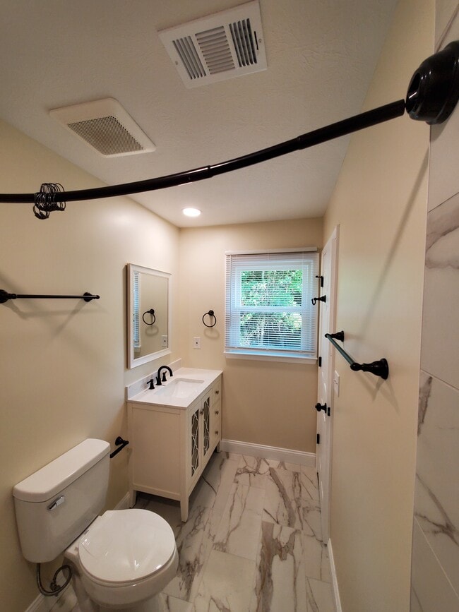 Building Photo - 6608 Autumnleaf Dr