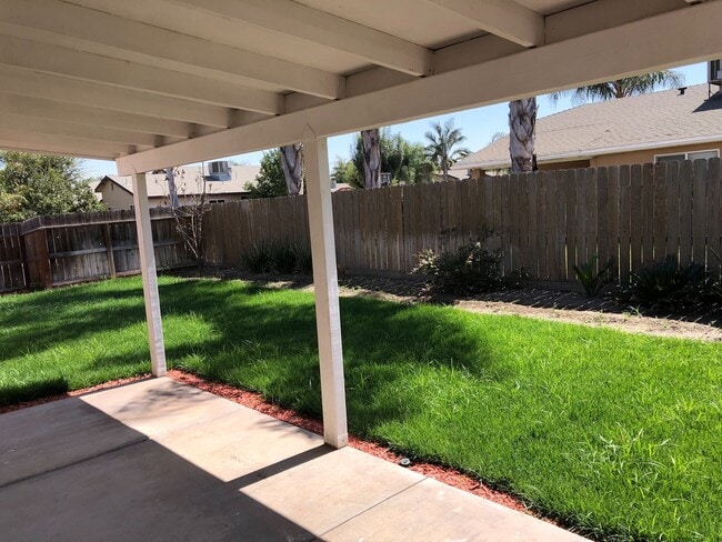 Building Photo - Immaculate 3 Bedroom, 2 Bath Home on Corne...