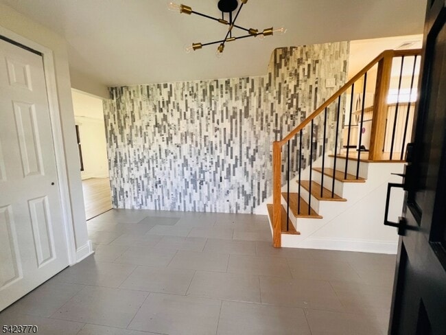 Building Photo - 27 Meadowview Rd