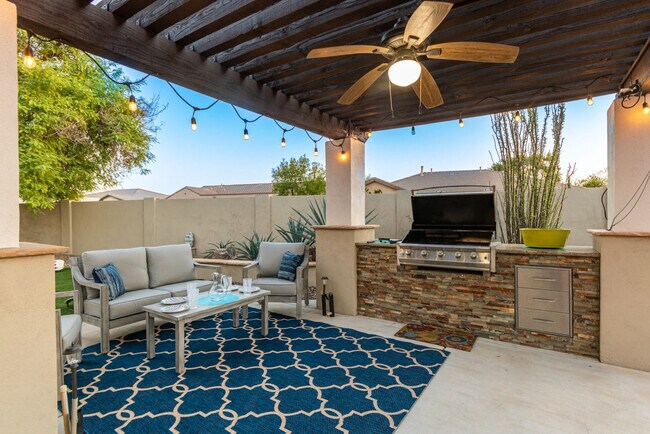 Building Photo - 2143 E Tonto Pl
