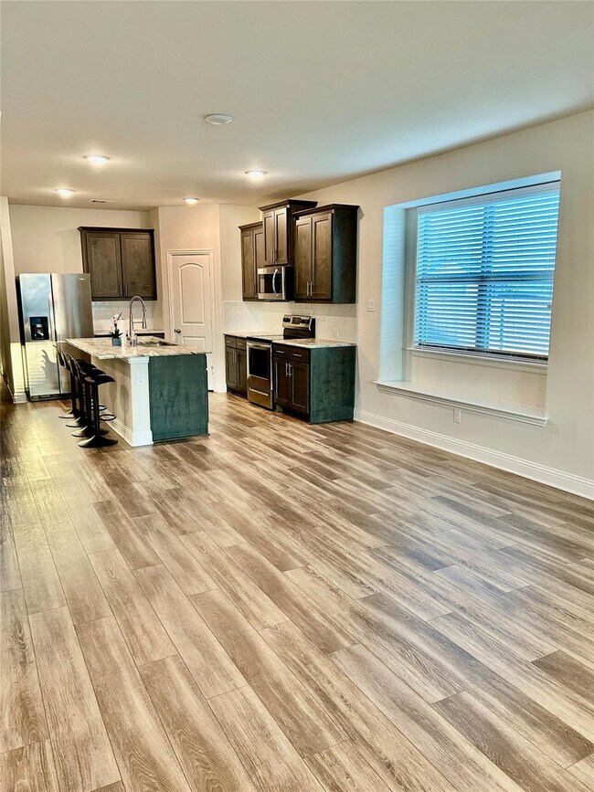 Building Photo - 541 Firethorn Dr