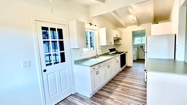 Building Photo - Remodeled 3 bd in Vista with large garage