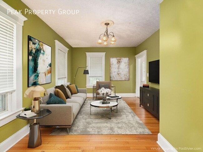 Building Photo - 1400 Summit St