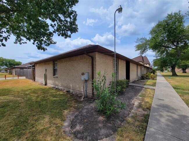 Building Photo - 7245 Cook Rd