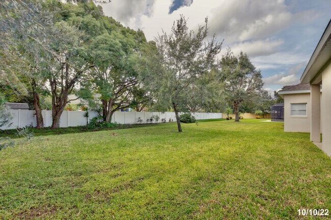 Building Photo - Amazing 3/2 Spacious Home with a Bonus Roo...