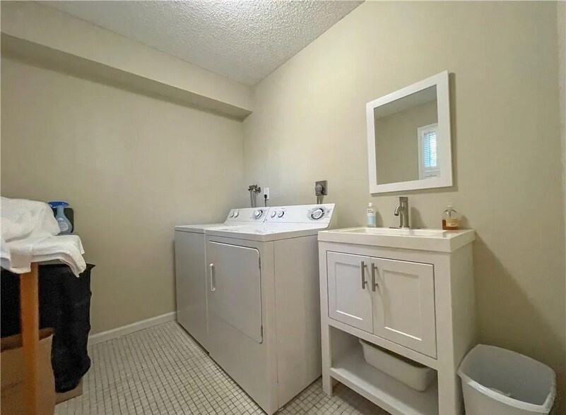 Laundry Room - 450 Center St