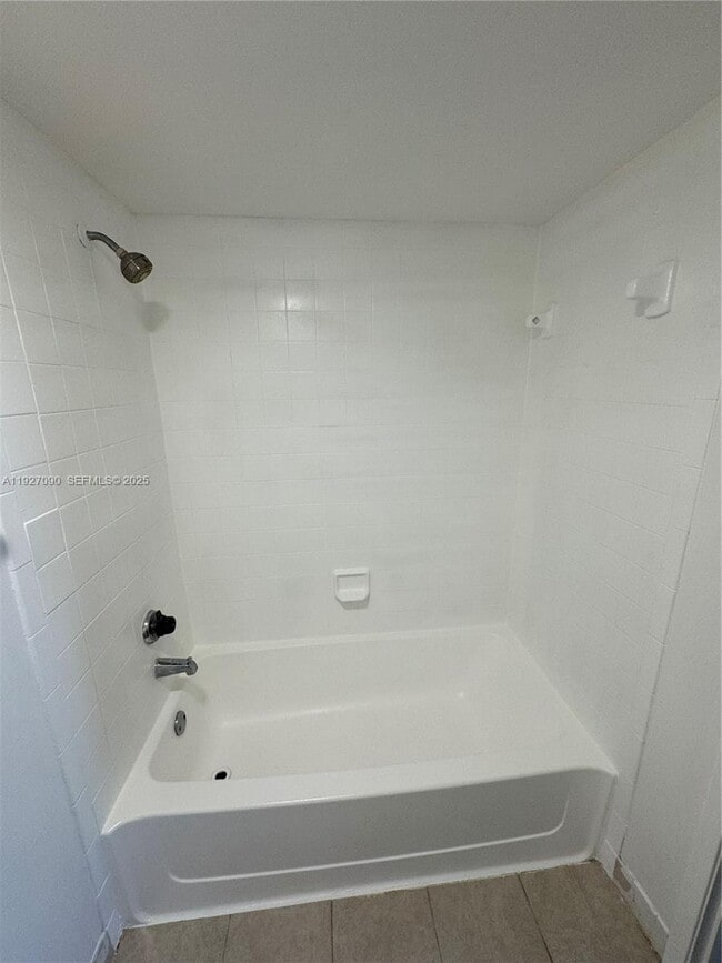 Building Photo - 9977 Nob Hill Ln