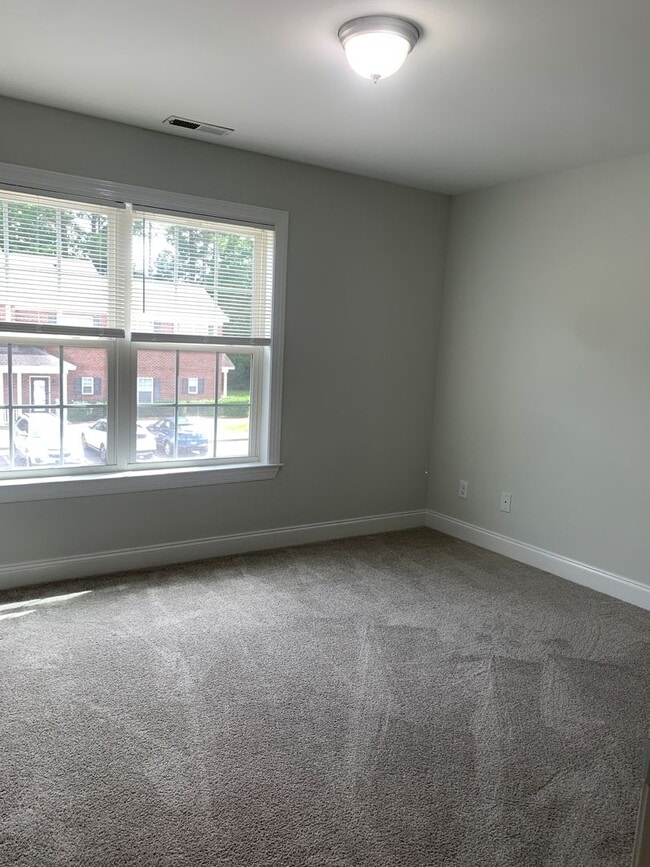 Building Photo - 2 Bedroom 1.5 Bath Townhome in Pleasant Gr...