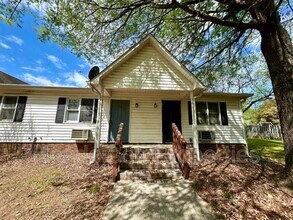 Building Photo - 1442 Riverview Rd