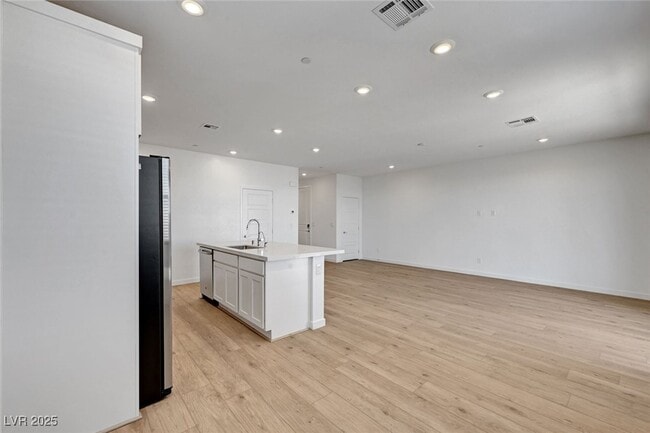 Building Photo - 1498 Marsh Bird St