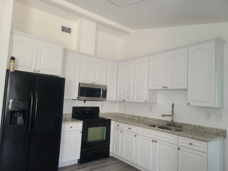 Building Photo - 1902 Holloman Rd