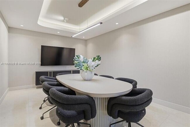 Building Photo - 700 NE 24th St