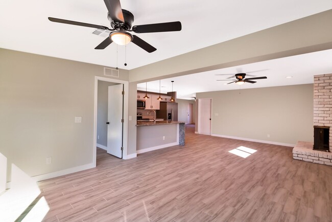 Building Photo - 5-Bedroom Tempe Home with Private Pool Near ASU Campus