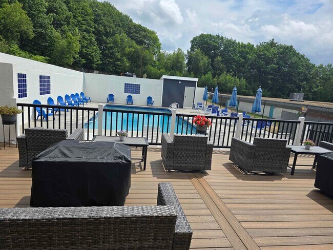 Building Photo - 131 Lake St