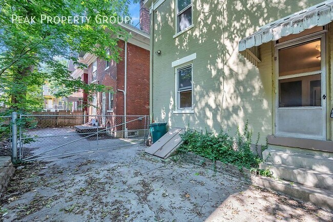 Building Photo - 3206 Bishop St