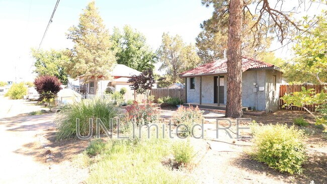 Building Photo - 1717 Cottonwood Ave