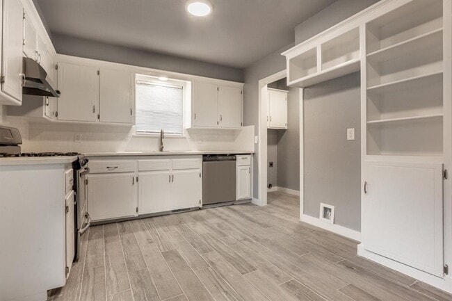 Building Photo - 13817 N Everest Ave