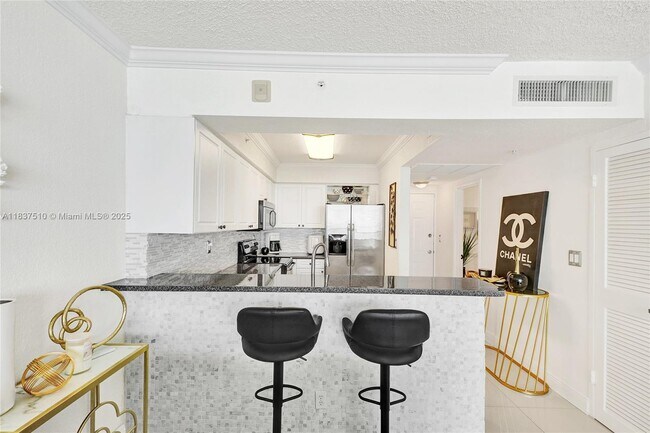 Building Photo - 2501 S Ocean Dr