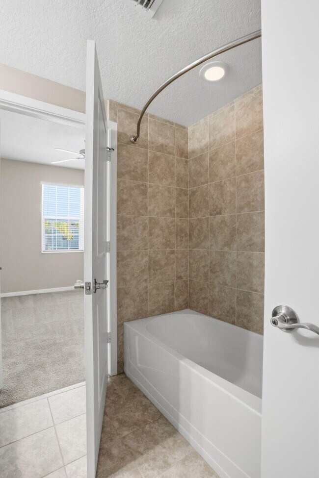 Building Photo - 3605 High Ridge Rd