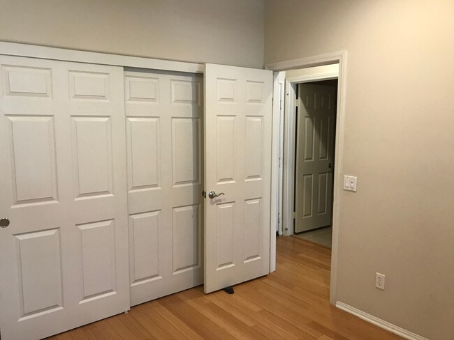 Building Photo - Located in the very popular northwest area...