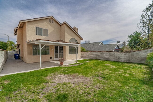 Building Photo - Spacious 3-Bedroom Home with Large Backyard on a Cul-de-Sac in Saugus!