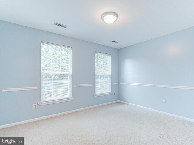 Building Photo - 817 Santmyer Dr SE