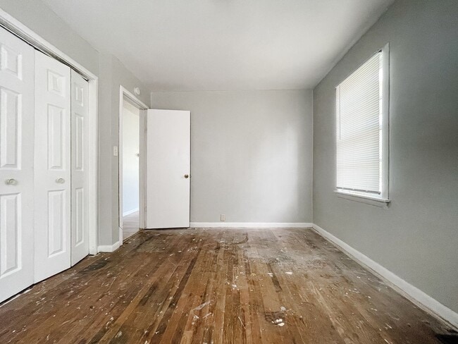 Building Photo - 4 Bed 2 Bath