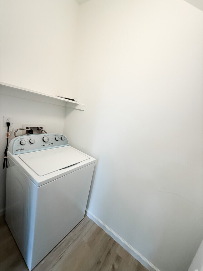 Building Photo - 6 Maryland Ave