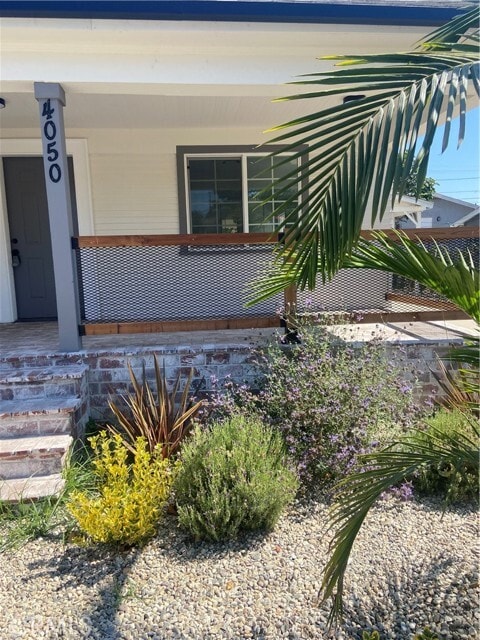 Building Photo - 4050 Floral Dr