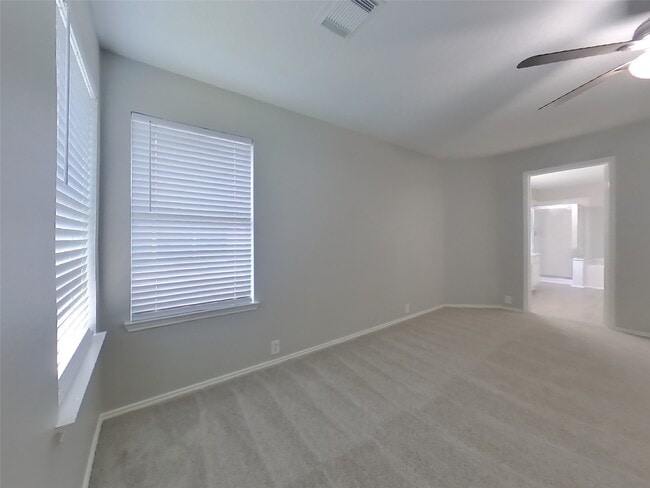 Building Photo - 18810 Woodbreeze Dr