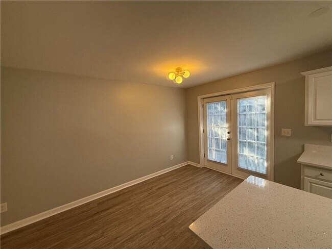 Building Photo - 910 Summer Pl NW