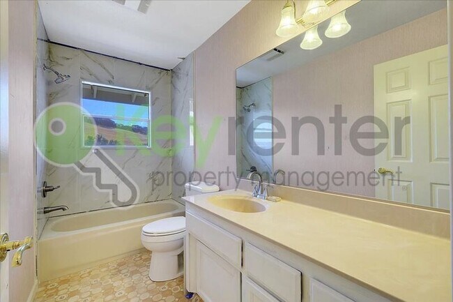 Building Photo - 3556 Mesa Verdes Dr